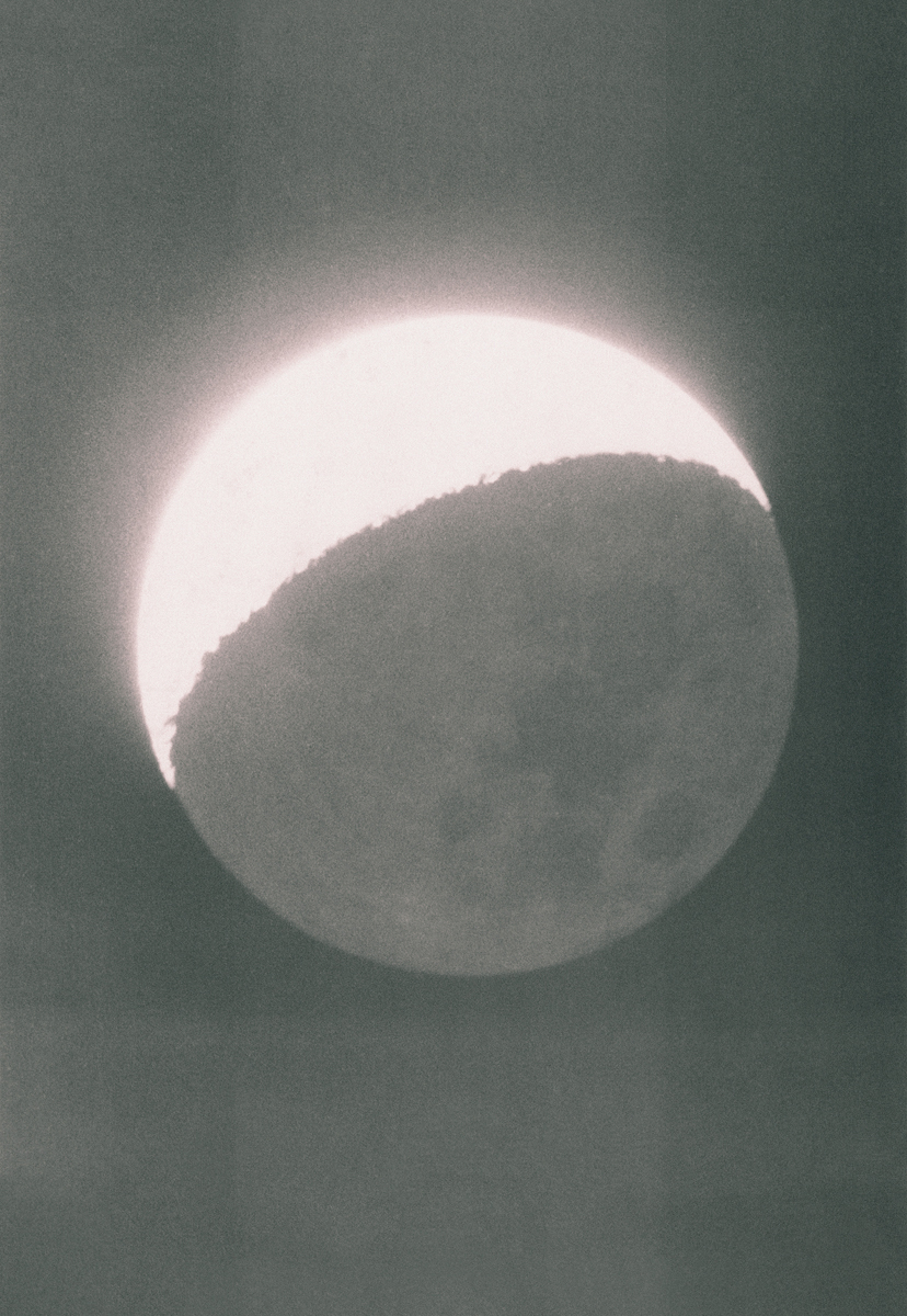 Wolfgang Tillmans, Mond in erdlicht, 1980; courtesy the artist, David Zwirner, New York / Hong Kong, Galerie Buchholz, Berlin / Cologne, Maureen Paley, London